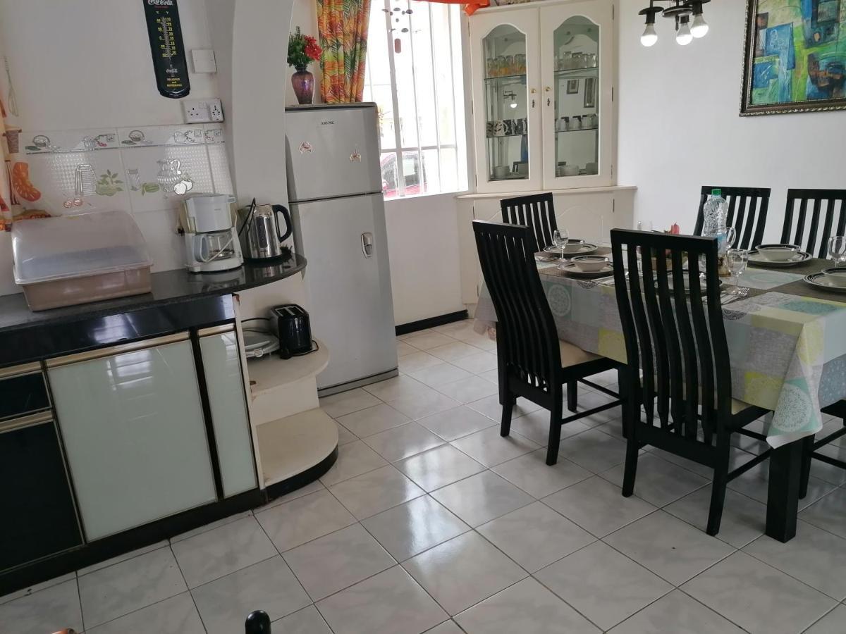 Les Camelias Ground Floor Apartment Flic en Flac Ngoại thất bức ảnh