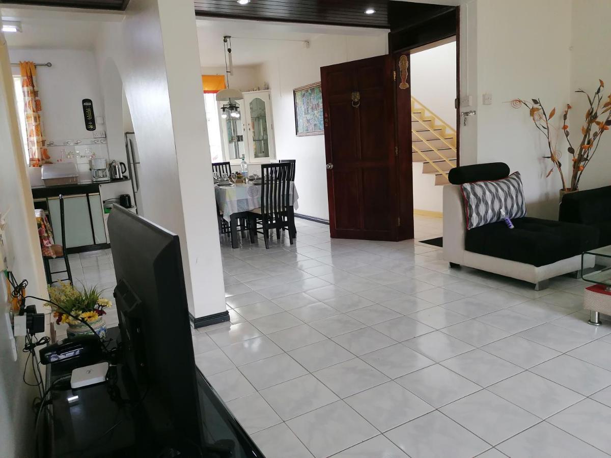 Les Camelias Ground Floor Apartment Flic en Flac Ngoại thất bức ảnh